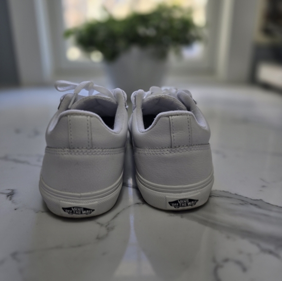 Vans - Picture 3 of 5